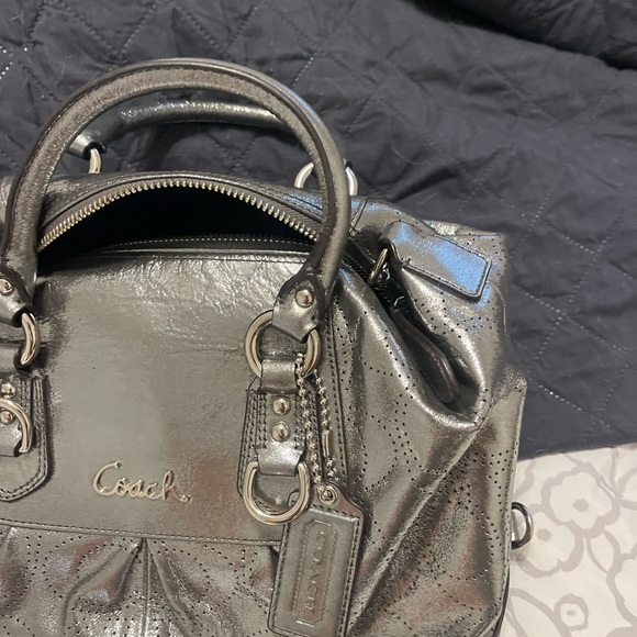 Coach purse  and matching wrislet used like new without tags no defects - Picture 5 of 11